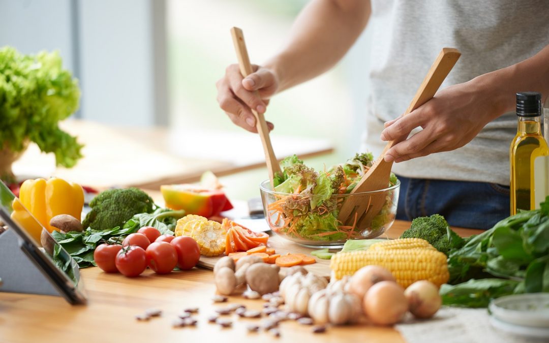 Miska pełna zdrowia – czyli przepisy na surówki, sałatki i bowl z selerem naciowym