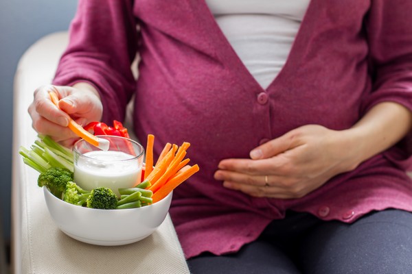 Zdrowe odżywianie w ciąży – przepisy z selerem naciowym