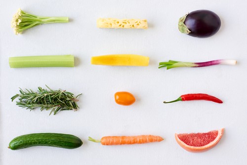 Kolory na talerzu. Jakie cenne składniki znajdziemy w zielonym selerze naciowym i innych warzywach?